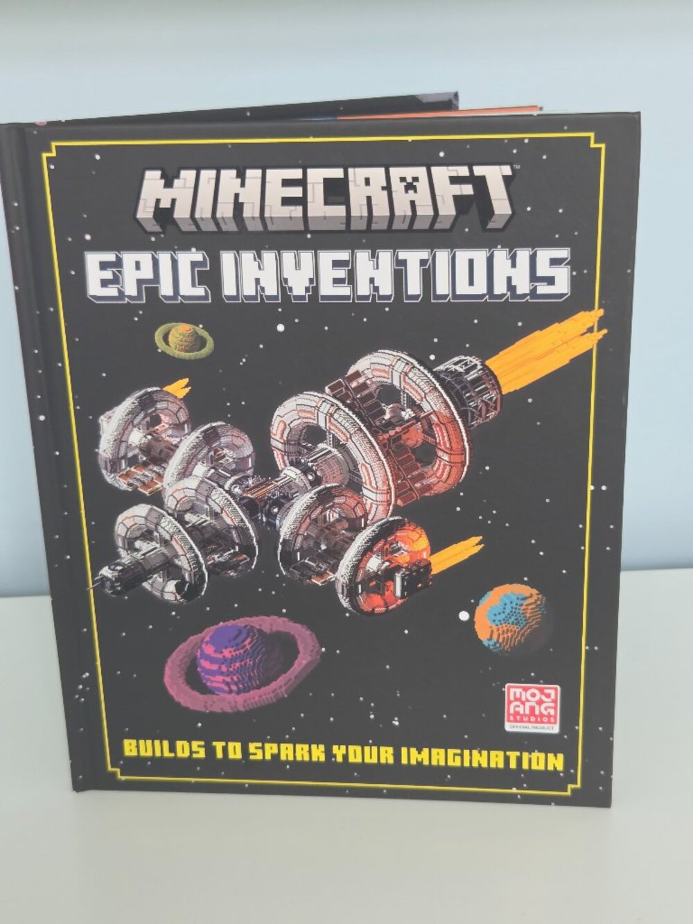MINECRAFT: EPIC INVENTIONS, 96 PAGE HARDCOVER BUILDER'S GUIDE, 8-12 YEAR OLDS